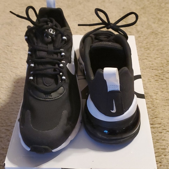 Nike - Picture 4 of 5